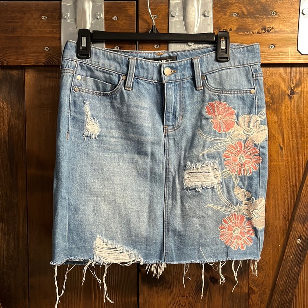 Liverpool jean company- mini skirt with pink embroidery flowers